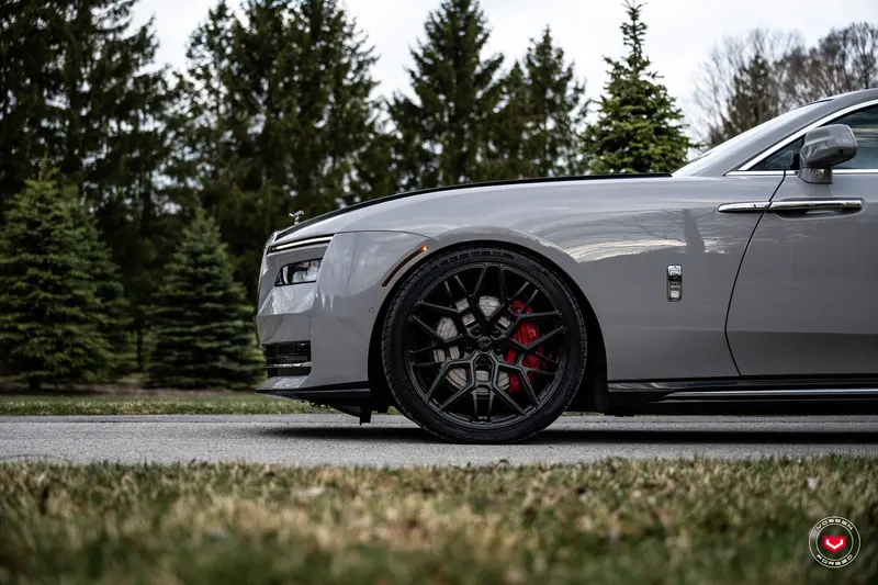 Rolls-Royce Spectre with Vossen UV-1 wheels