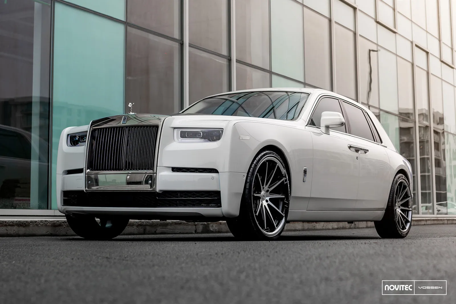 Rolls-Royce Phantom VIII with Rohana RFC10 wheels