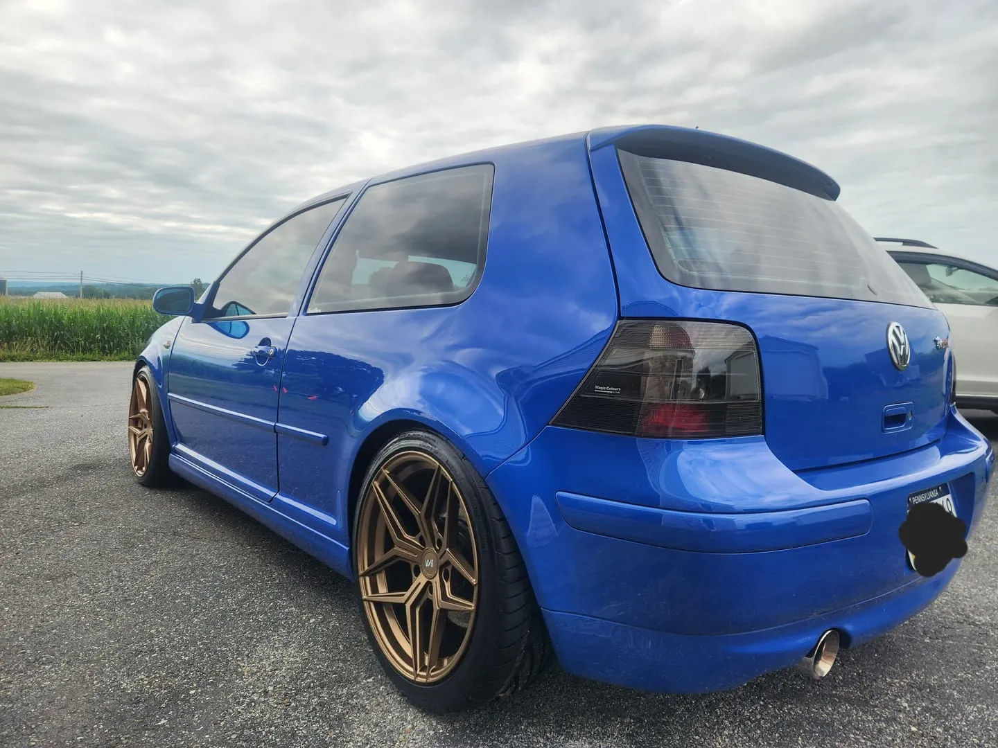 Volkswagen Golf Mk4 with Variant Xenon wheels