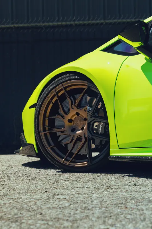 Lamborghini Huracán with Rohana RFX7 wheels