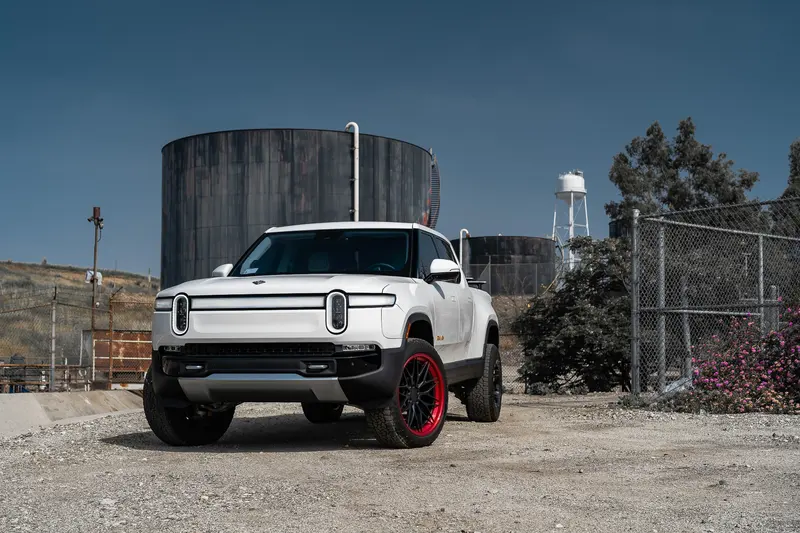 Rivian R1T with AG Luxury AGL40 wheels