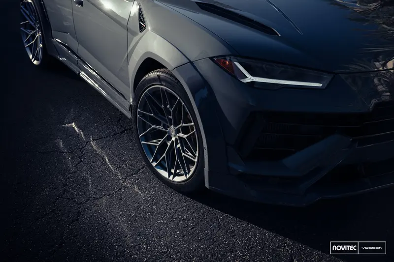 Lamborghini Urus with Variant Maxim wheels