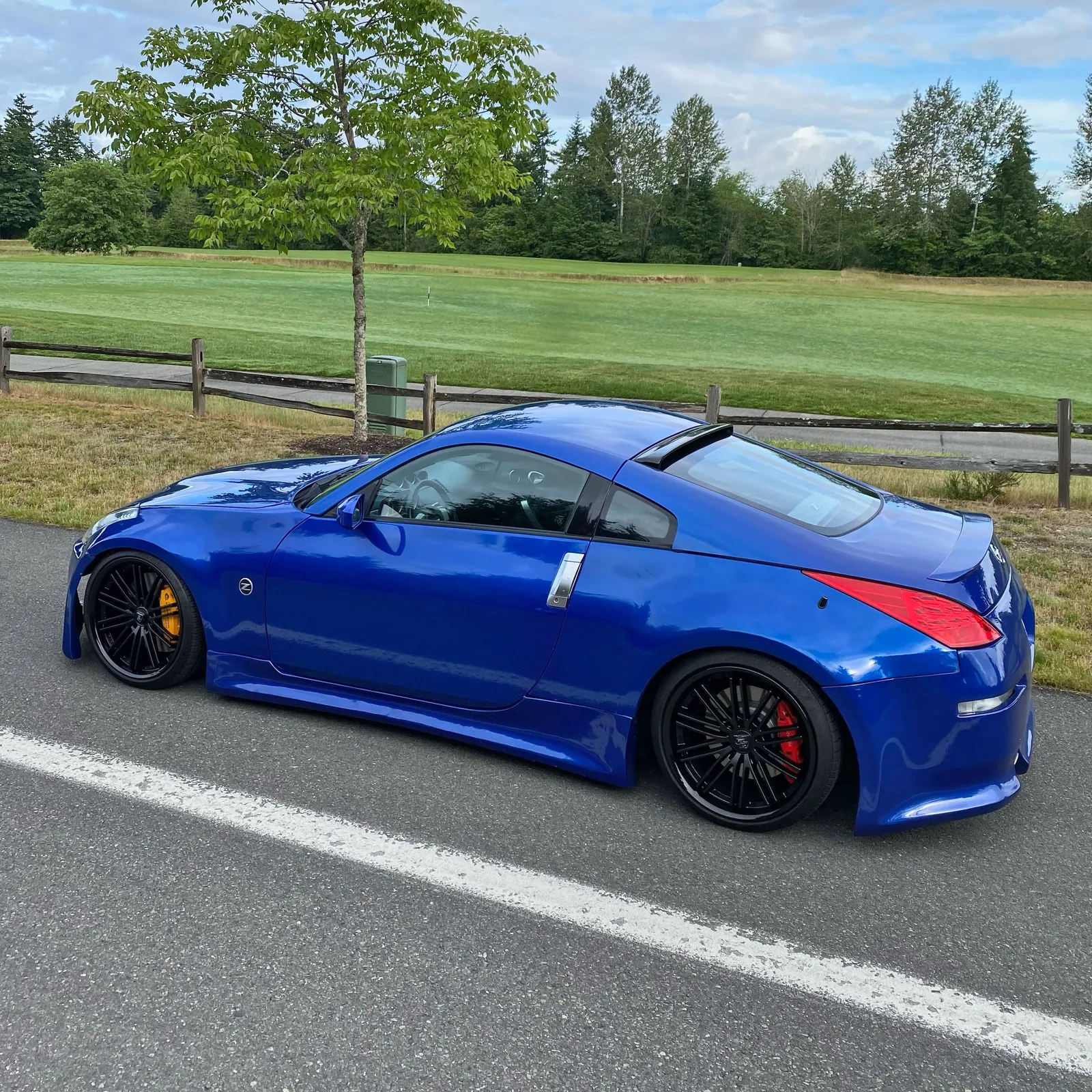 Nissan 350Z with Rohana RC20 wheels
