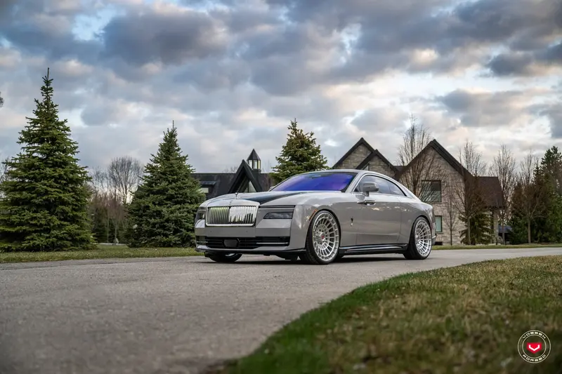 Rolls-Royce Spectre with Vossen LCX-04 wheels