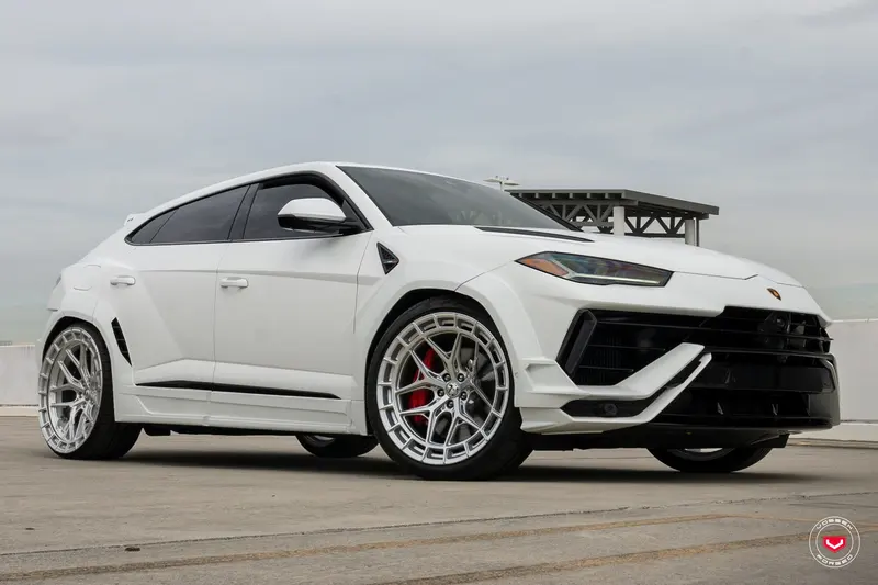Lamborghini Urus with Vossen HFX-1 wheels