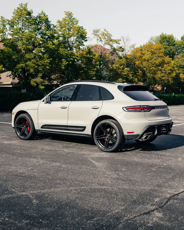Porsche Macan with Rohana RFX15 wheels