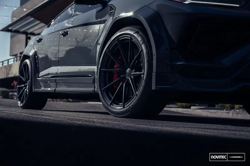 Lamborghini Urus with Blaque Diamond F29 wheels