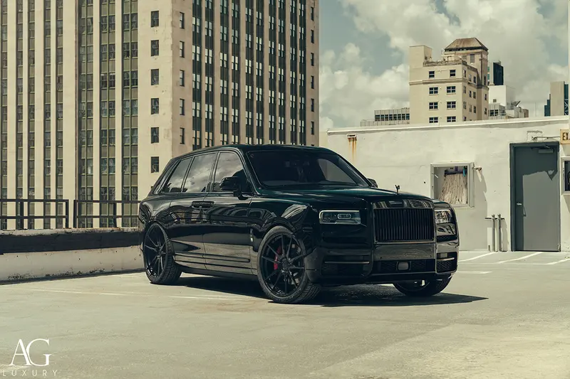 Rolls-Royce Cullinan with Rohana RFX2 wheels