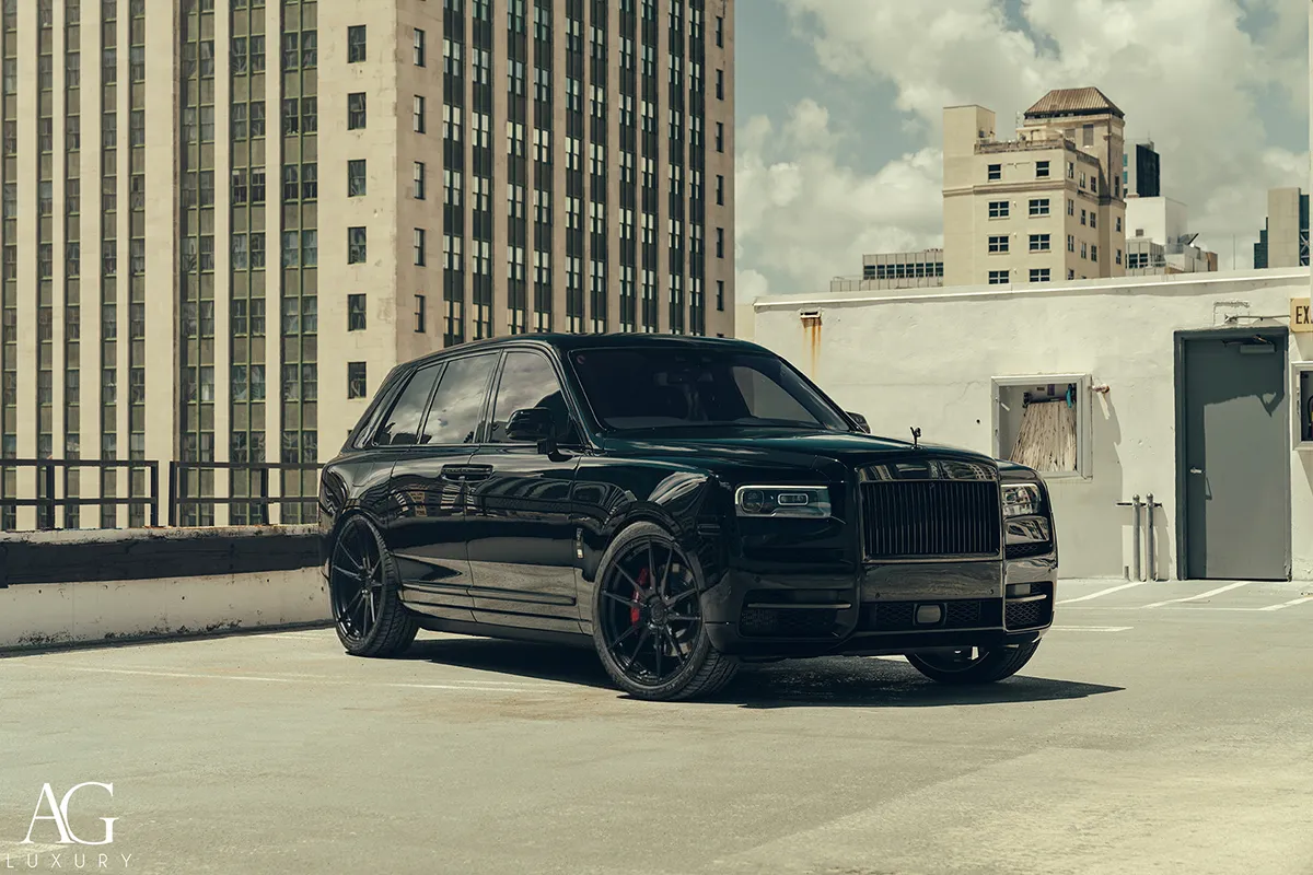 Rolls-Royce Cullinan with Rohana RFX2 wheels