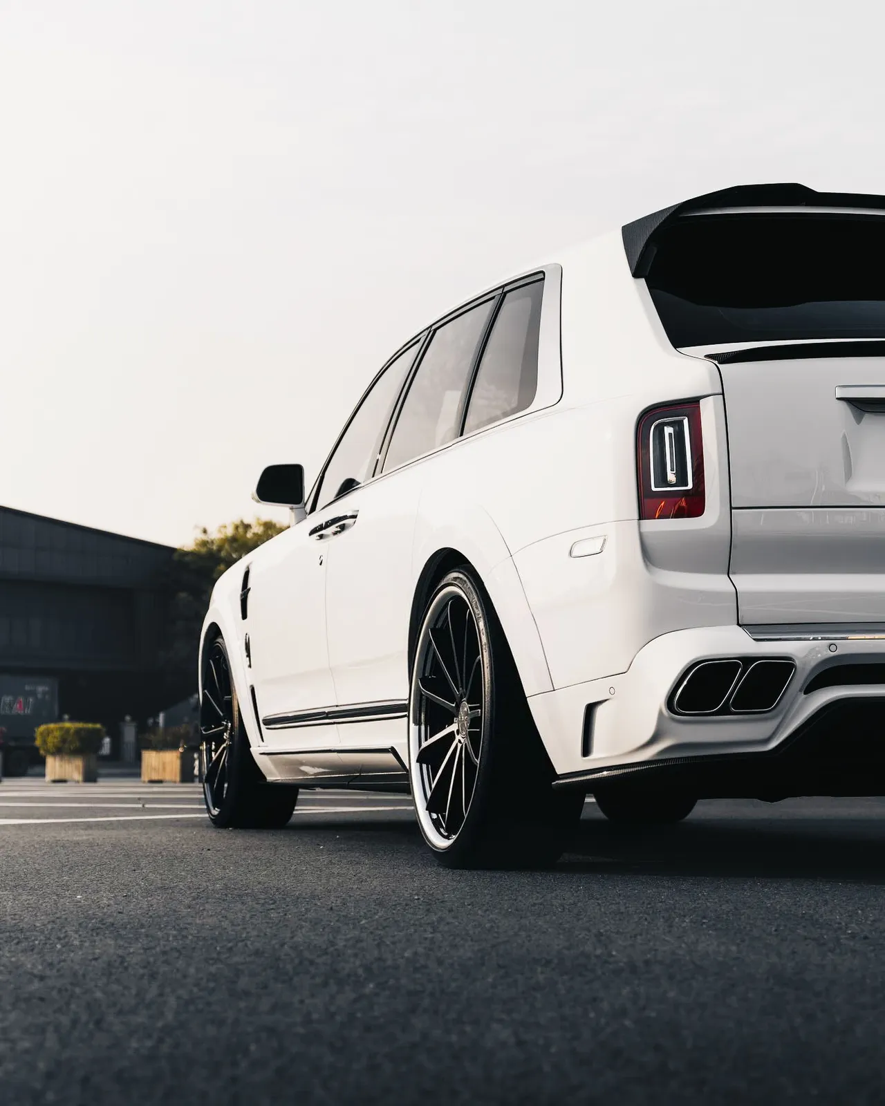 Rolls-Royce Cullinan with Blaque Diamond BD-23 wheels