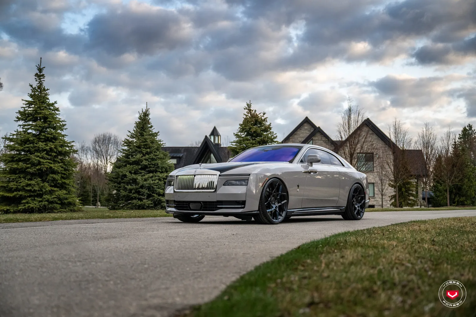 Rolls-Royce Spectre with AG Luxury Aero 55 wheels