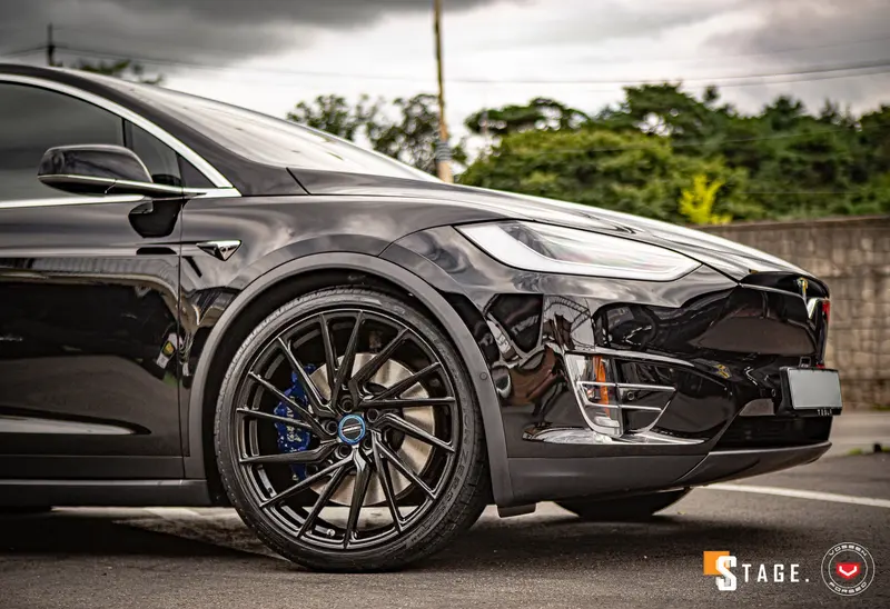 Tesla Model X with Vossen HF-4T wheels