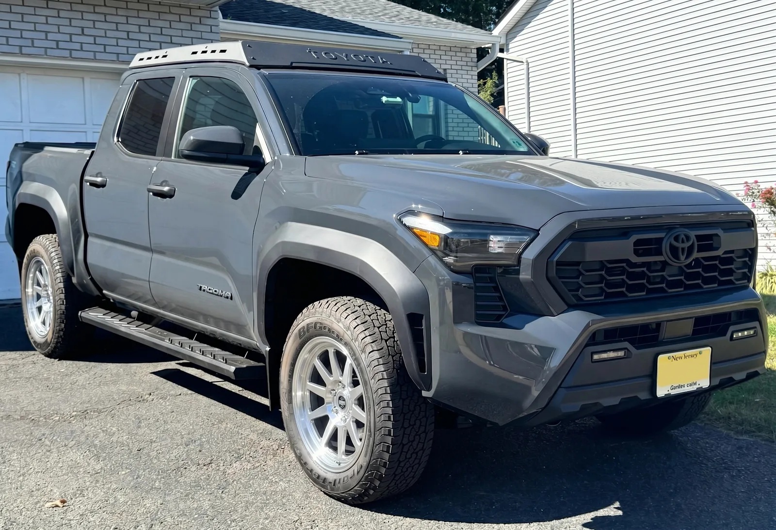 Toyota Tacoma with TREX Off-Road T100 wheels in Clear