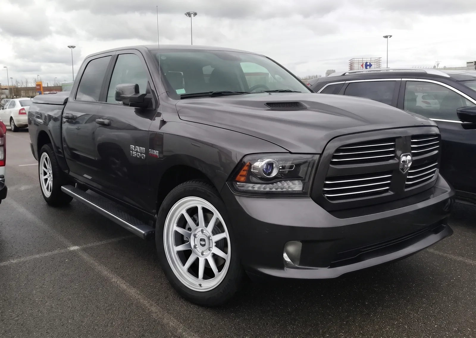 Ram 1500 with TREX Off-Road T100 wheels in Clear