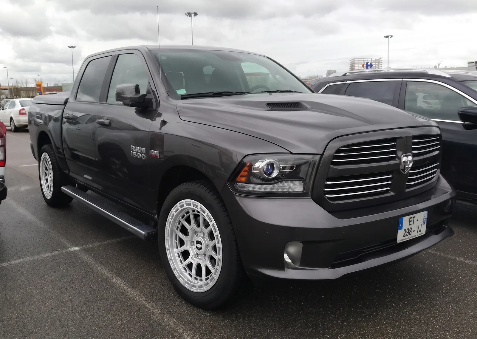 Ram 1500 with TREX Off-Road T400 wheels in Clear