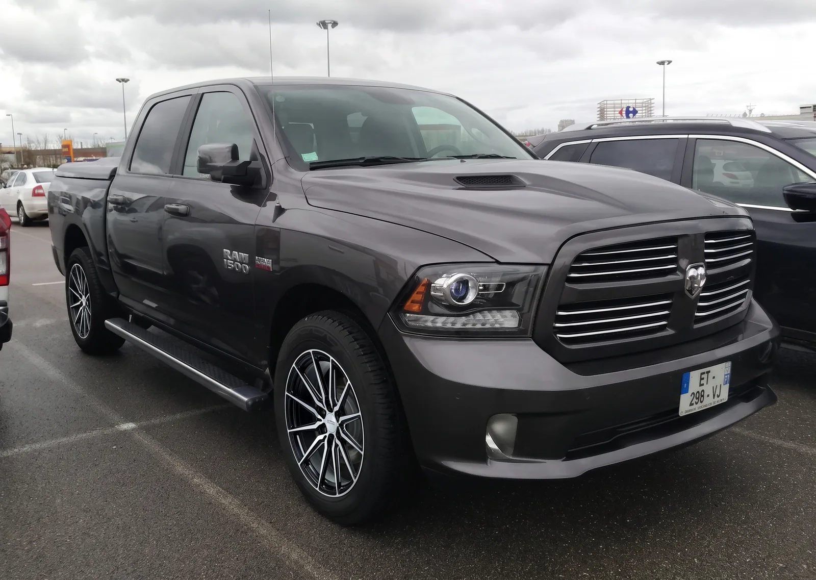 Ram 1500 with Vossen HF6-1 wheels in Brushed Matte Black