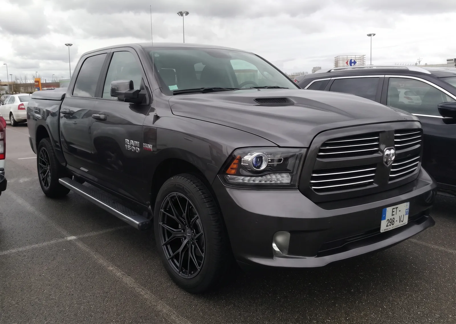 Ram 1500 with Vossen HF6-4 wheels in Satin Black