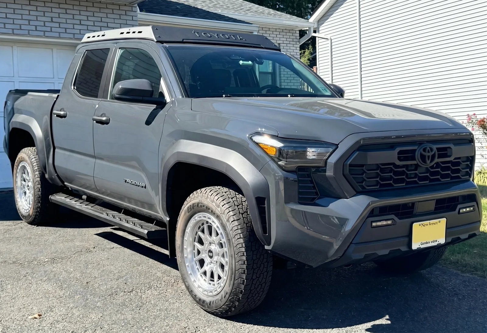 Toyota Tacoma with TREX Off-Road T400 wheels in Clear