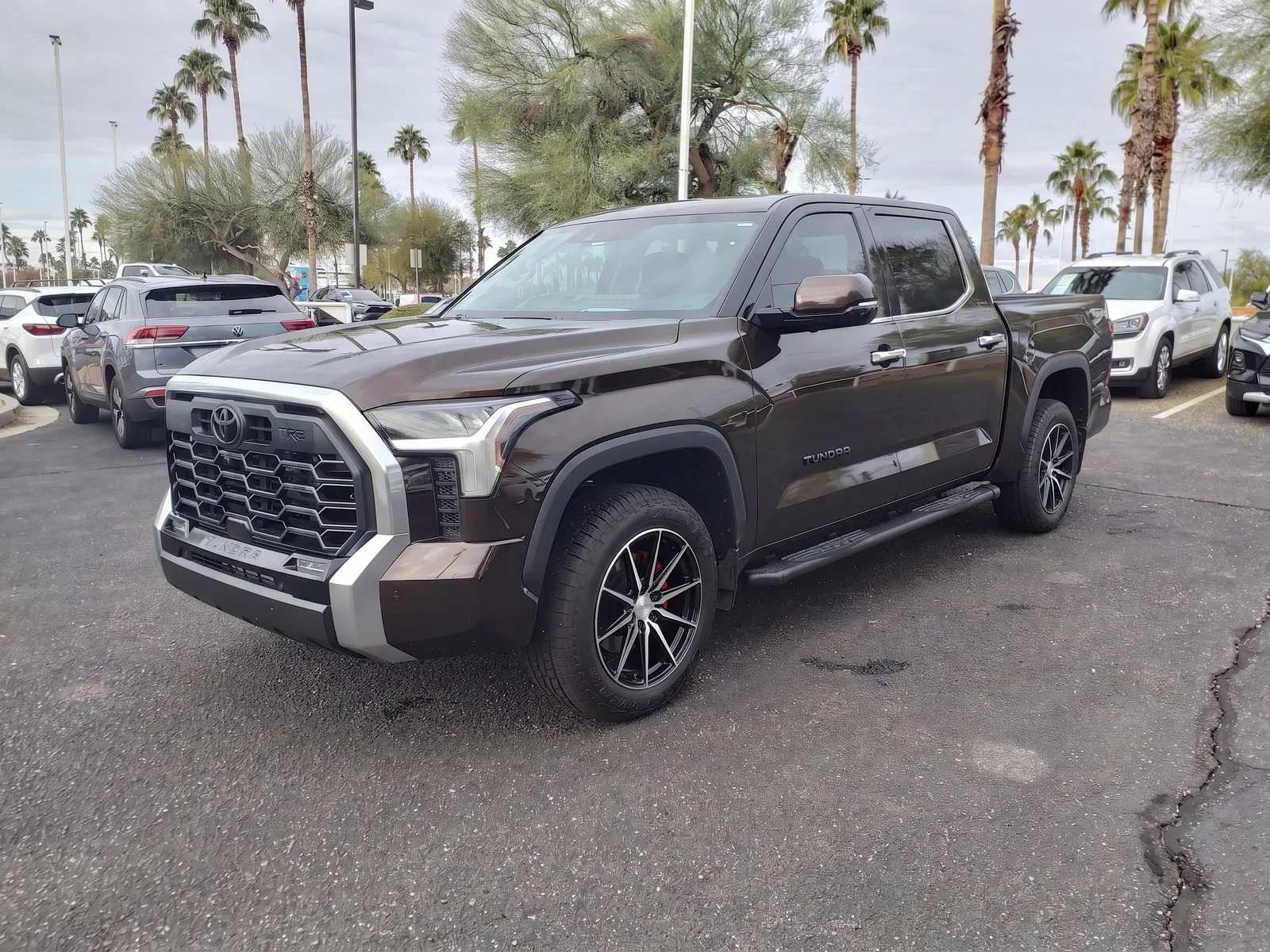 Toyota Tundra with Vossen HF6-1 wheels in Brushed Matte Black