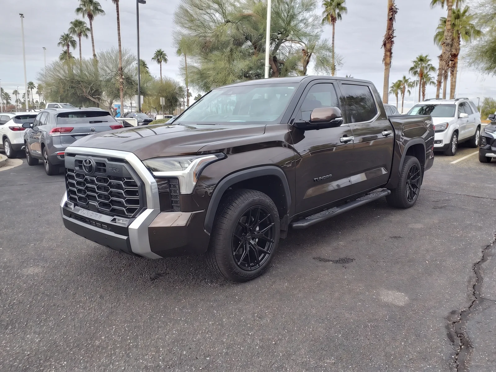 Toyota Tundra with Vossen HF6-4 wheels in Satin Black