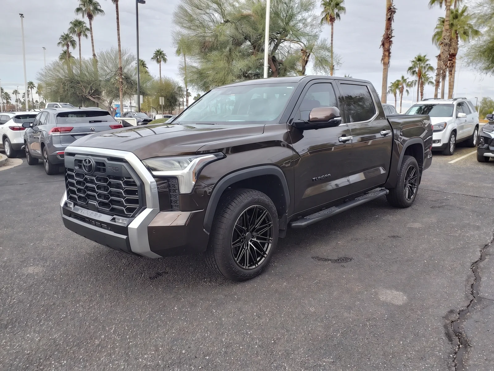 Toyota Tundra with Vossen HF6-5 wheels in Tinted Gloss Black