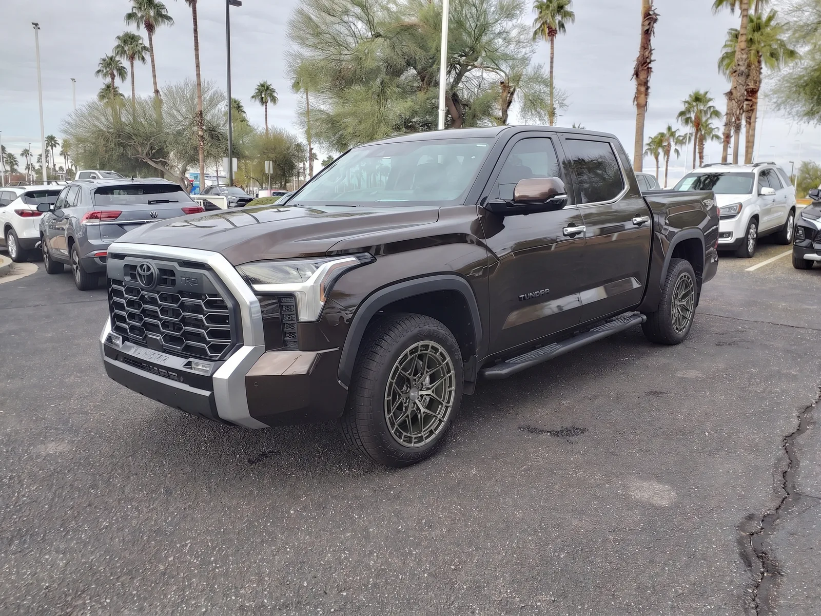 Toyota Tundra with Vossen HFX-1 wheels in Matte Gunmetal