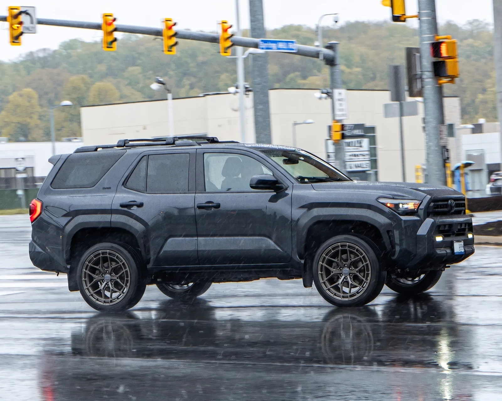 Toyota 4Runner with Vossen HFX-1 wheels in Matte Gunmetal