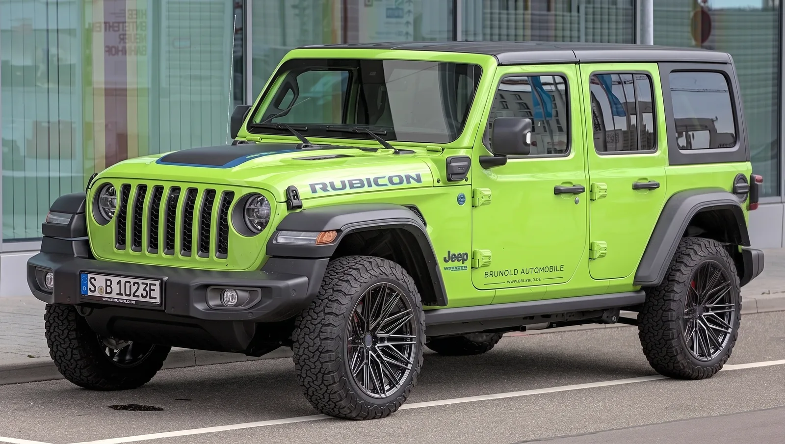Jeep Wrangler with Vossen HF6-5 wheels in Tinted Gloss Black