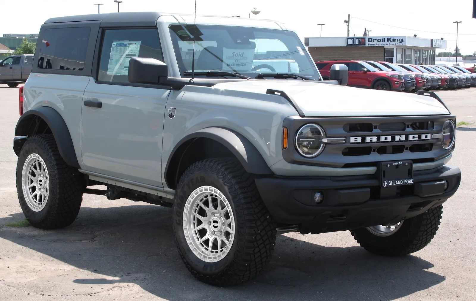 Ford Bronco with TREX Off-Road T400 wheels in Clear