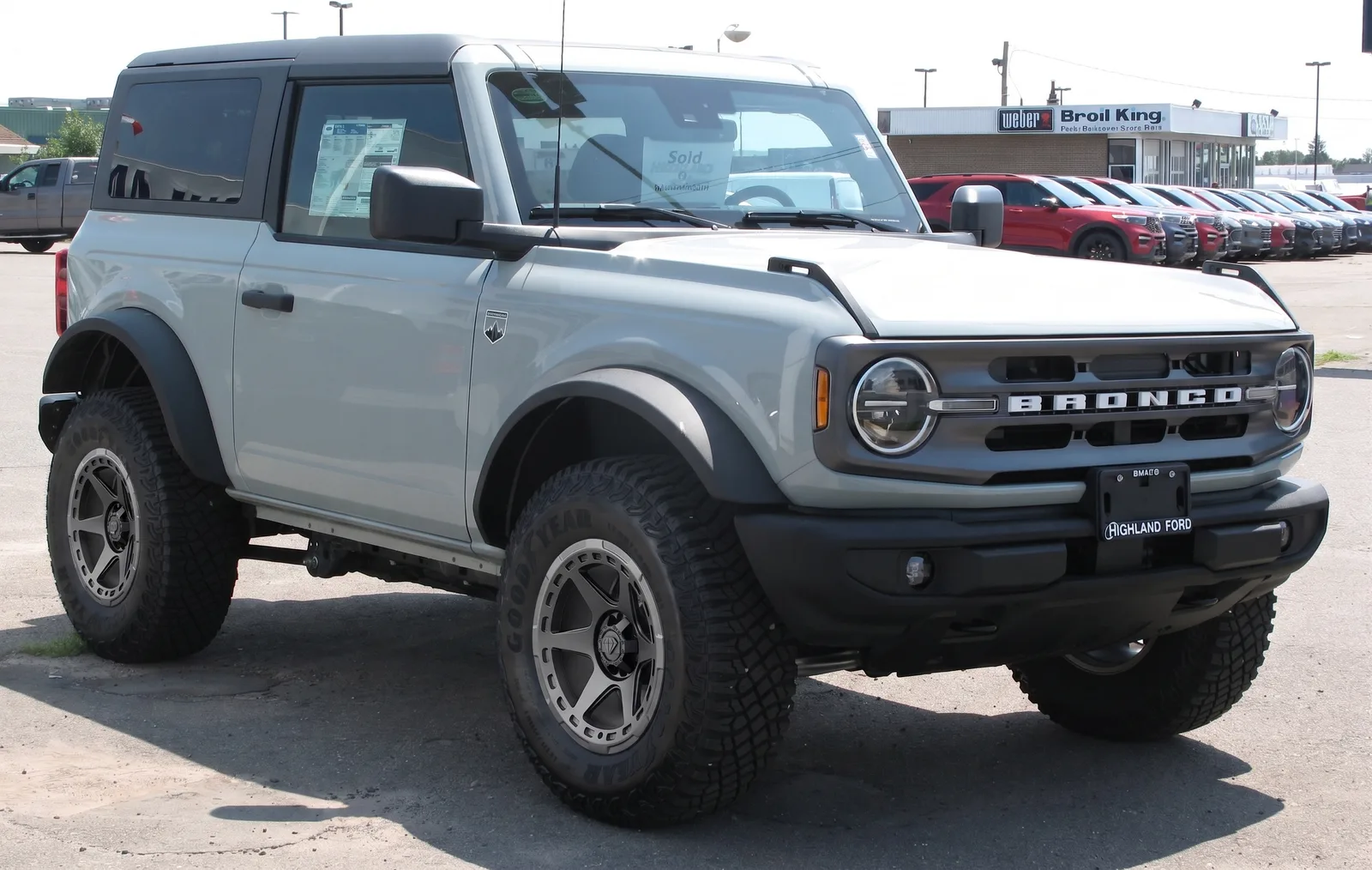 Ford Bronco with Blaque Diamond O728 wheels in Black
