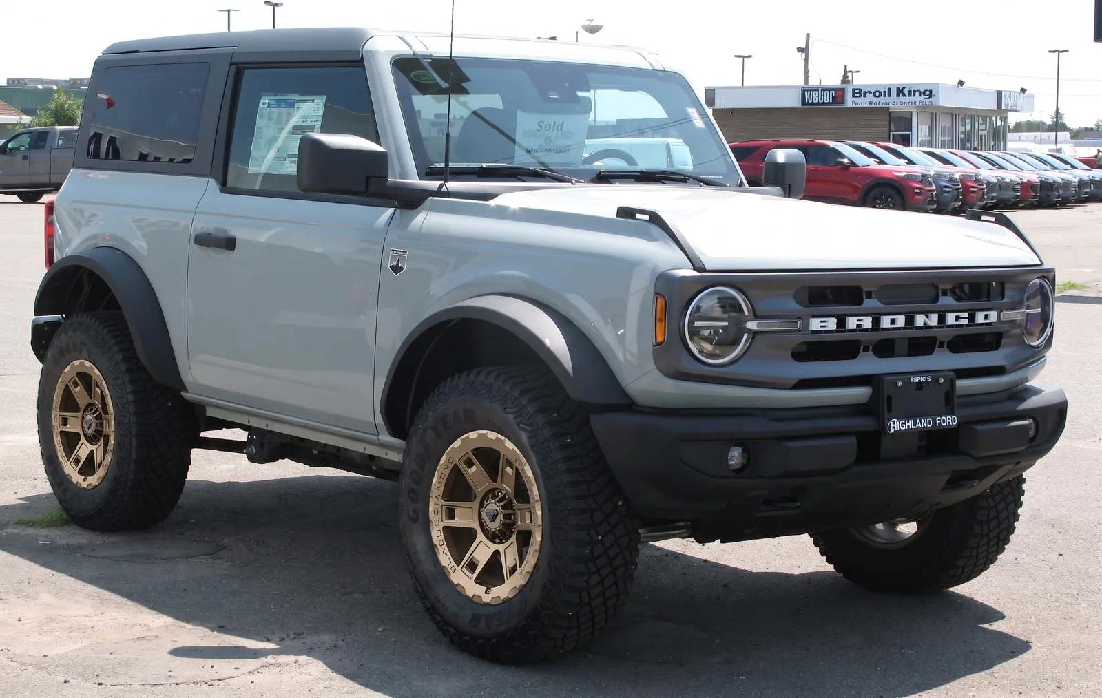 Ford Bronco with Blaque Diamond O801 wheels in Bronze
