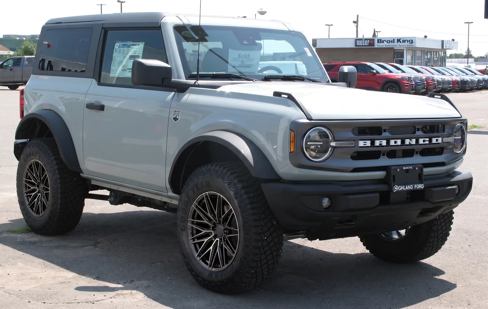 Ford Bronco with Vossen HF6-5 wheels in Tinted Gloss Black