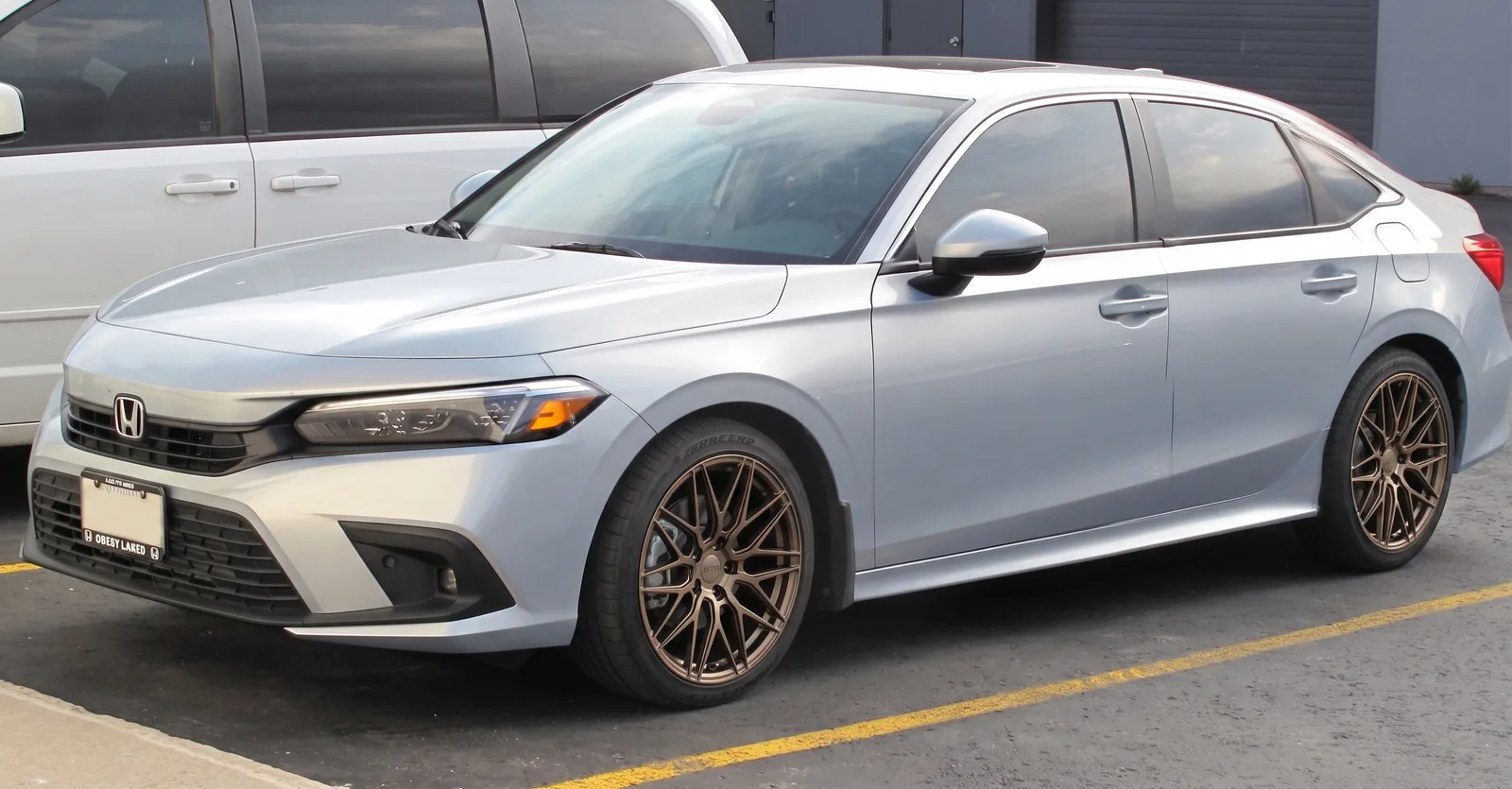 Honda Civic with F1R F103 wheels in Bronze