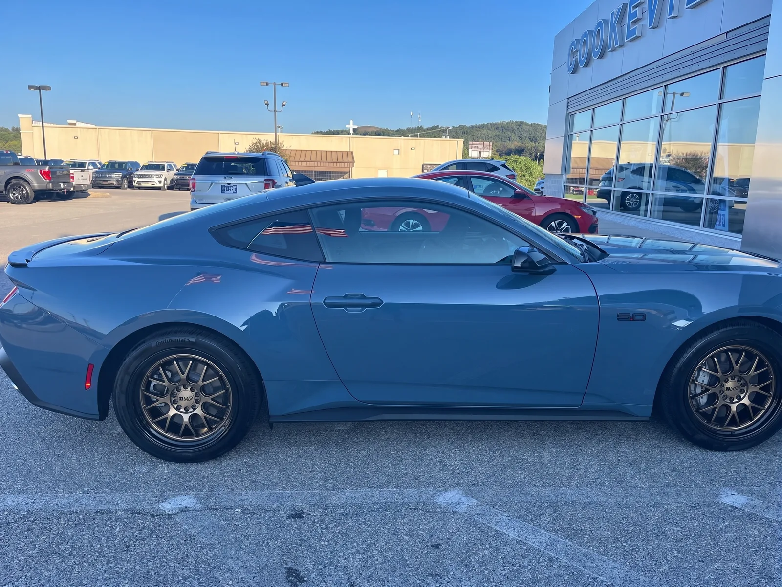 Ford Mustang with F1R F21 wheels in Bronze