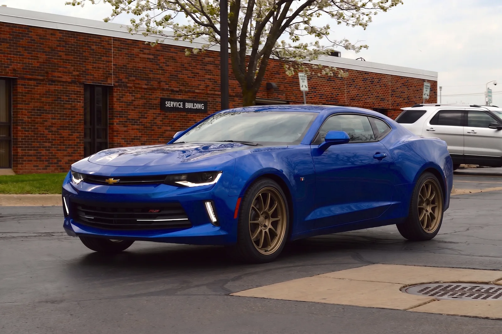 Chevrolet Camaro with Kansei Corsa wheels in Bronze