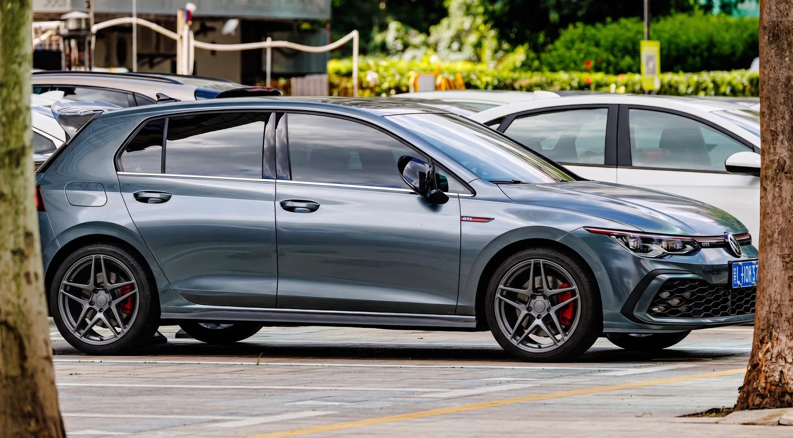 Volkswagen Golf GTI with Kansei Astro wheels in Black