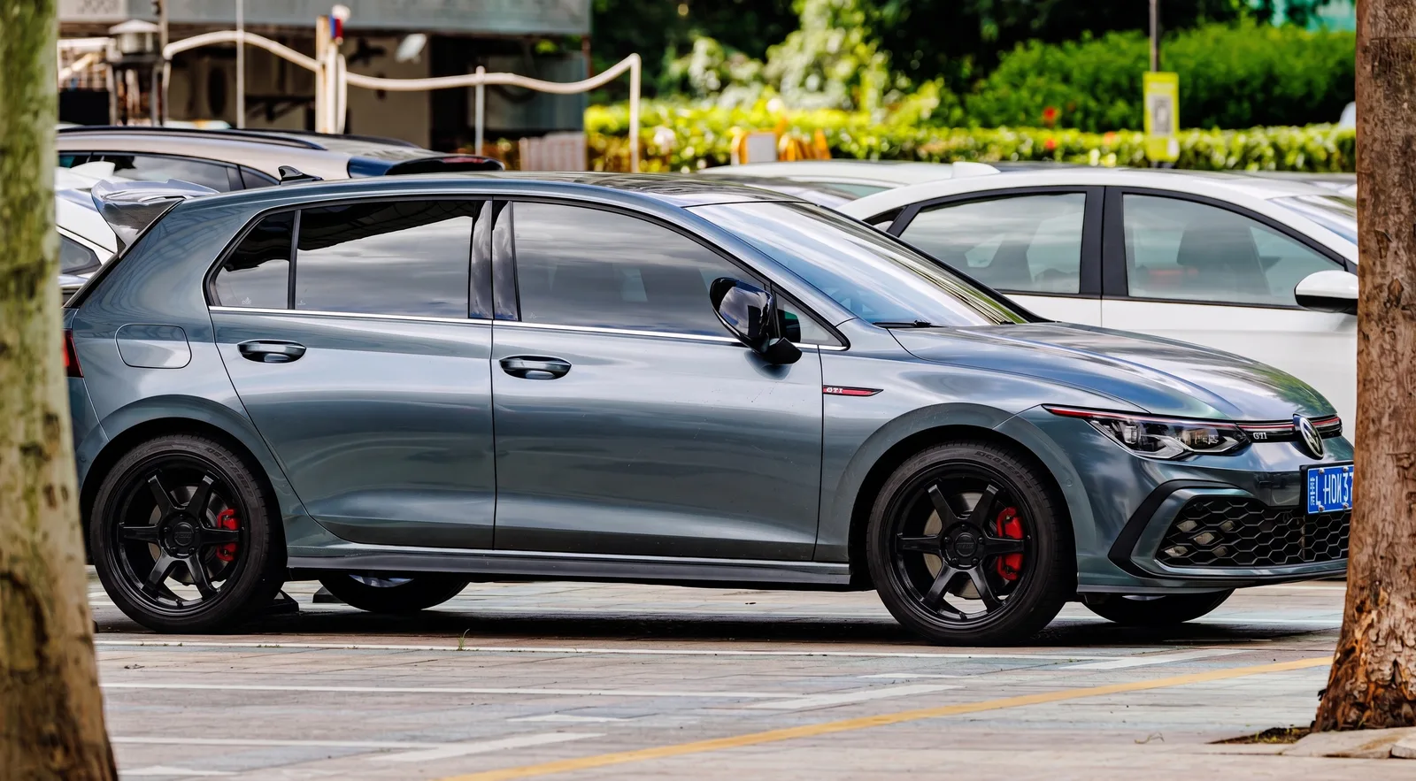 Volkswagen Golf GTI with Kansei Roku wheels in Black