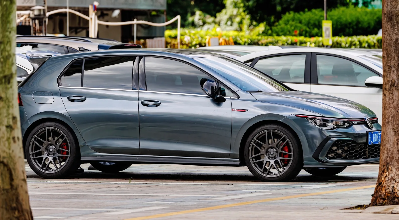 Volkswagen Golf GTI with Forgestar F14 wheels in Gloss Anthracite