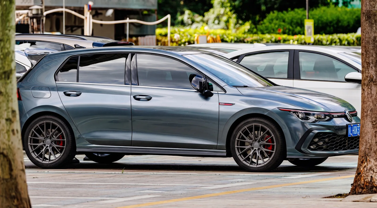 Volkswagen Golf GTI with Variant Rian wheels in Satin Gunmetal