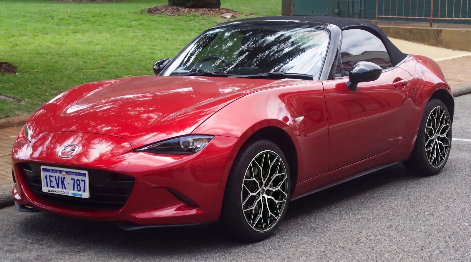 Mazda MX-5 Miata with Vossen HF-2 wheels in Brushed Gloss Black