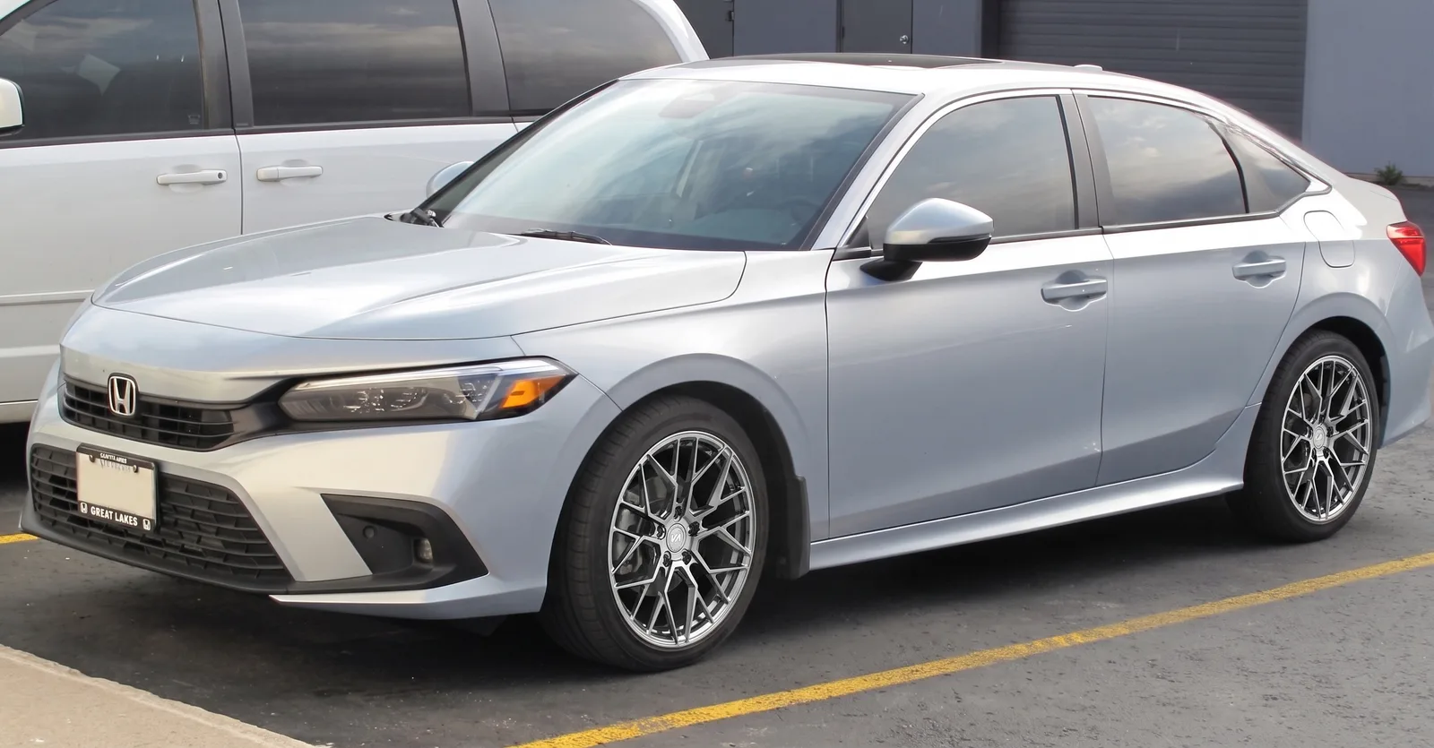 Honda Civic with Variant Radon wheels in Brushed Titanium