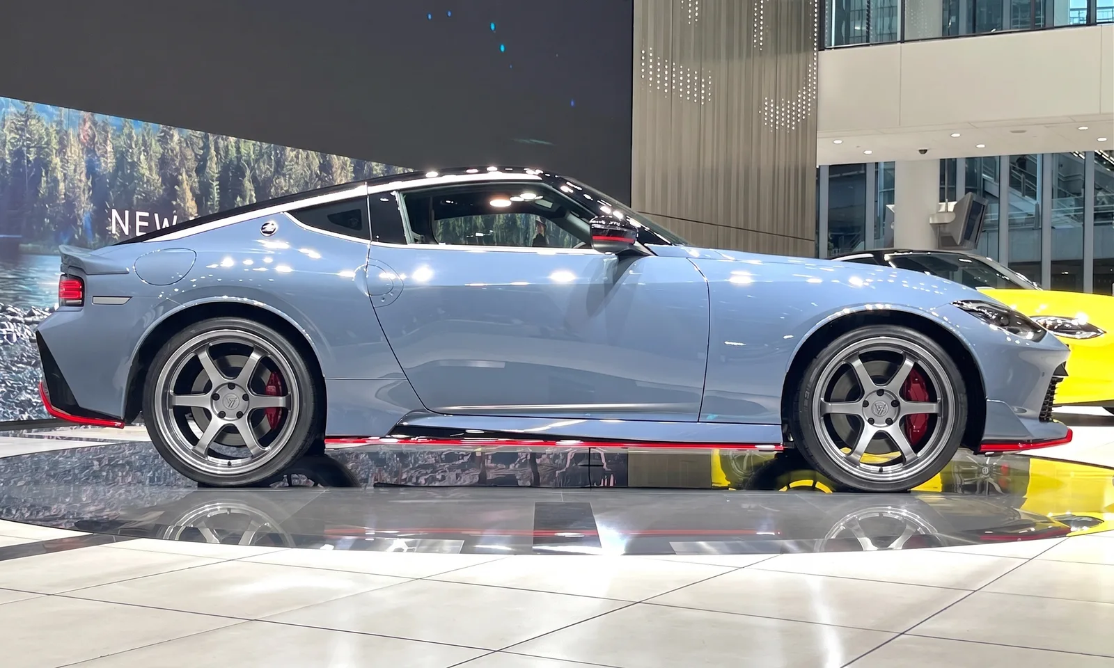 Nissan Z with Vector Forged LW01 wheels in Gloss Gunmetal