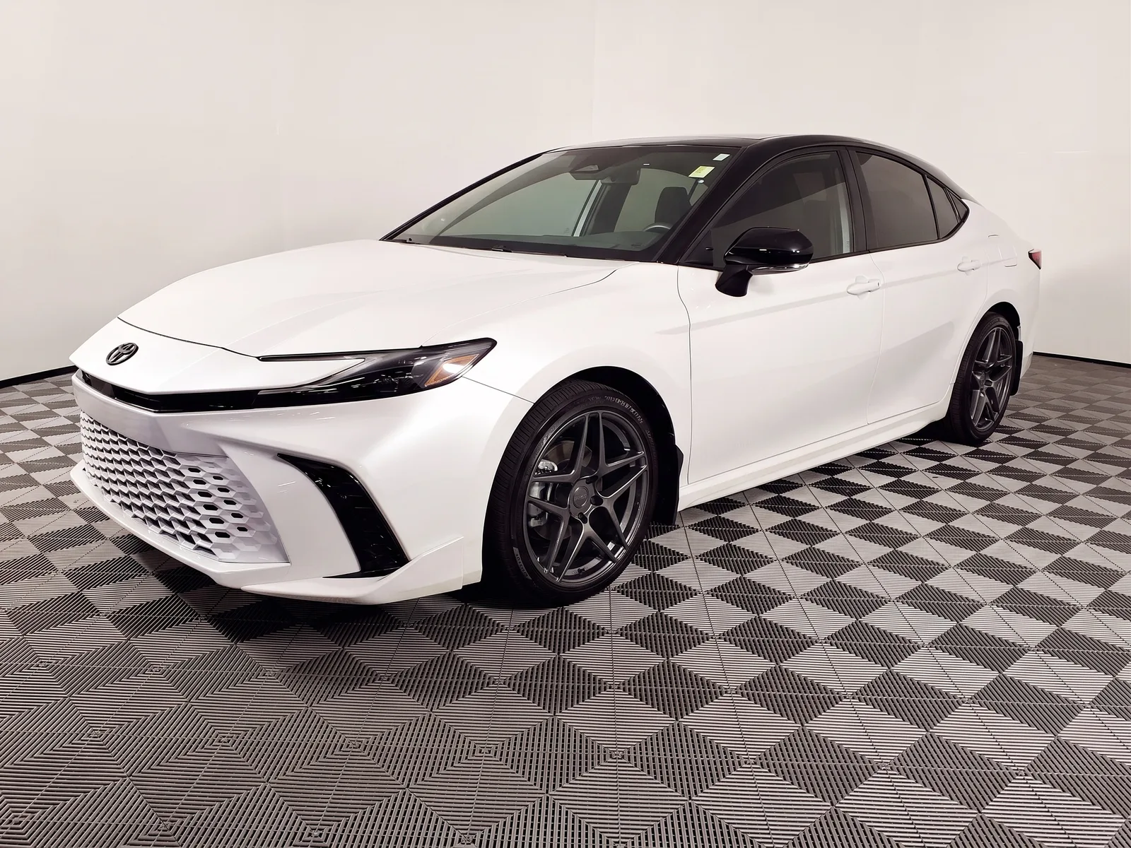 Toyota Camry with Kansei Astro wheels in Black