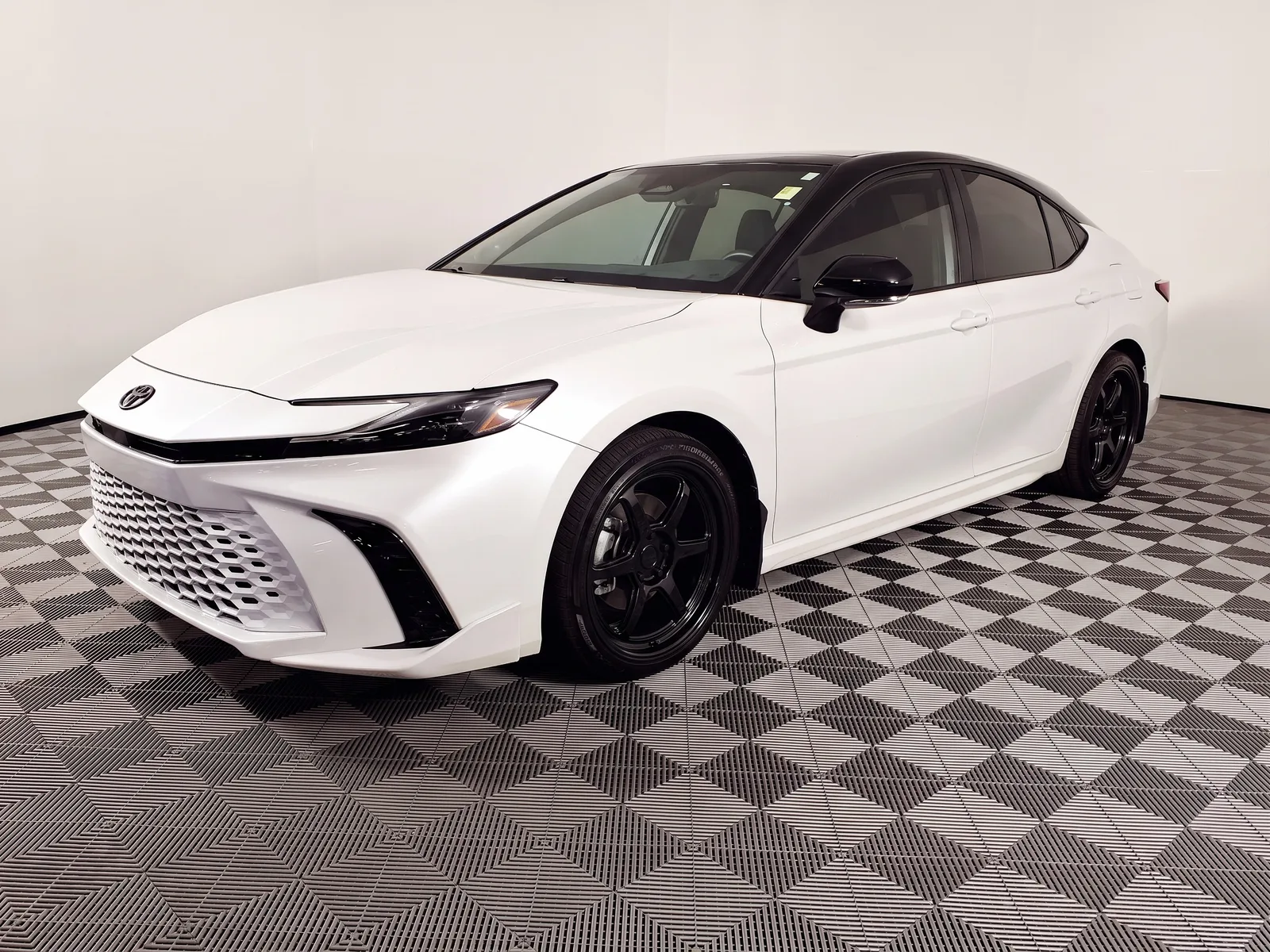 Toyota Camry with Kansei Roku wheels in Black