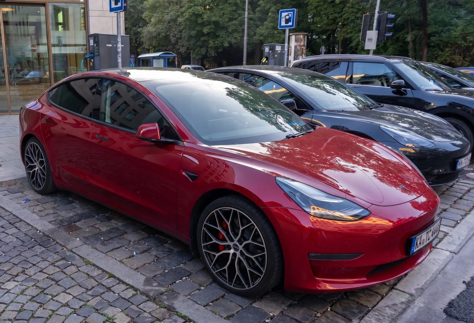 Tesla Model 3 with Vossen HF-2 wheels in Brushed Gloss Black