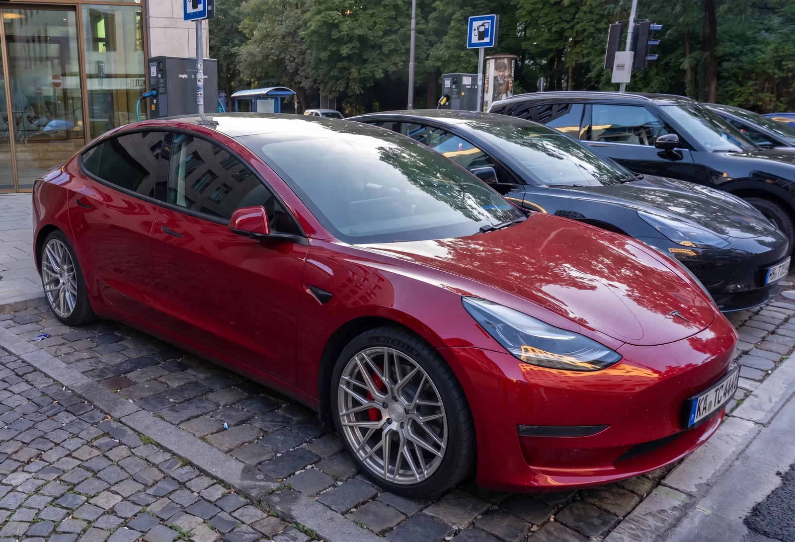 Tesla Model 3 with Rohana RFX10 wheels in Brushed Titanium