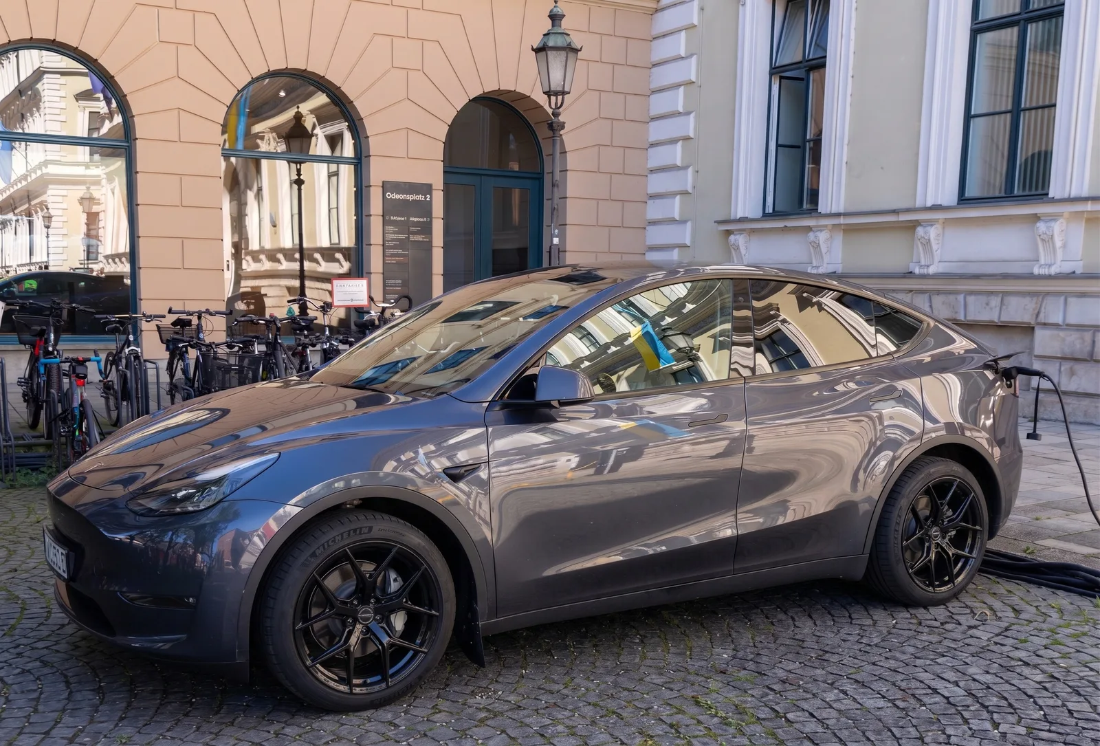 Tesla Model Y with Vossen HF-5 wheels in Matte Gunmetal