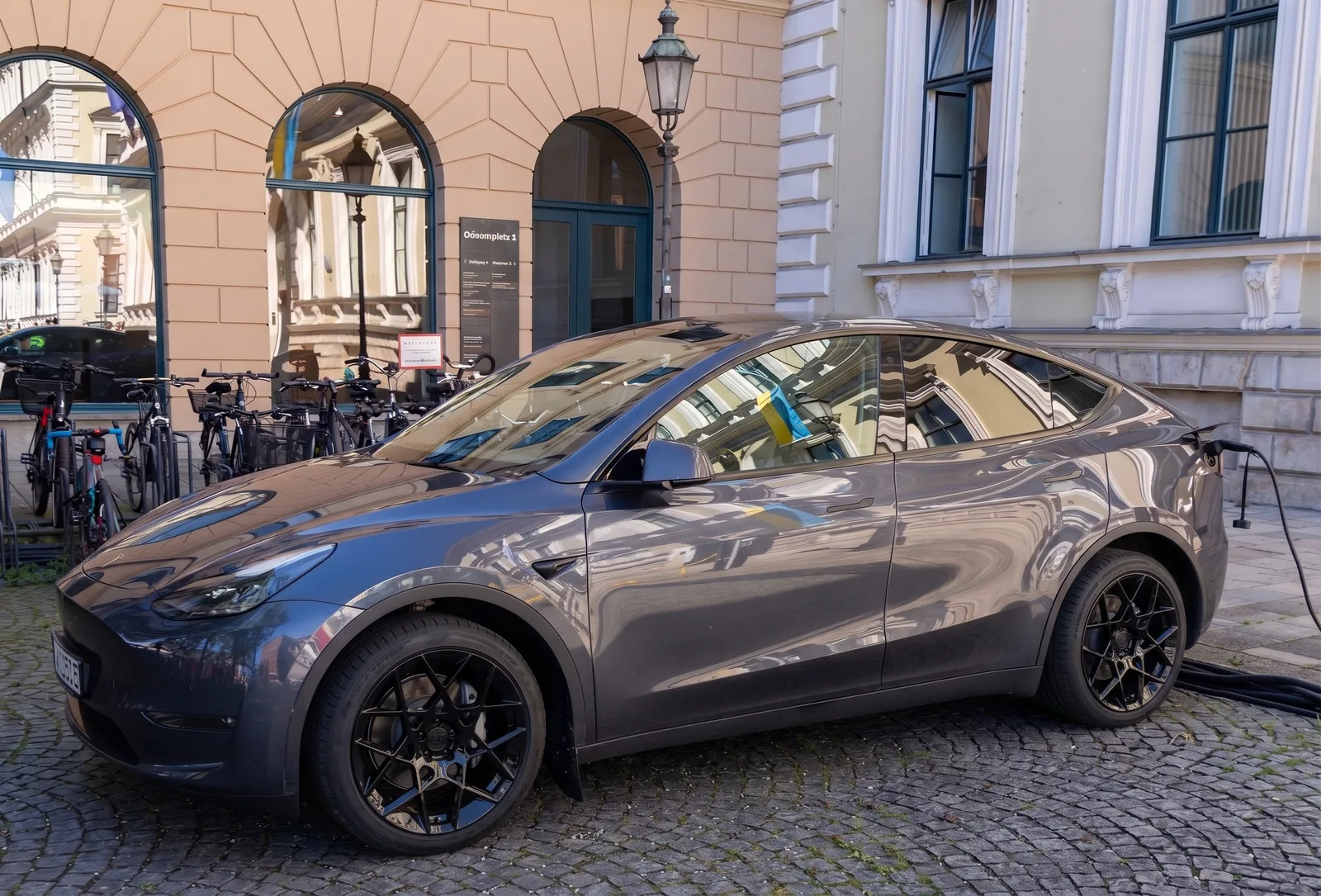 Tesla Model Y with AG Luxury Aero 55 wheels in Black