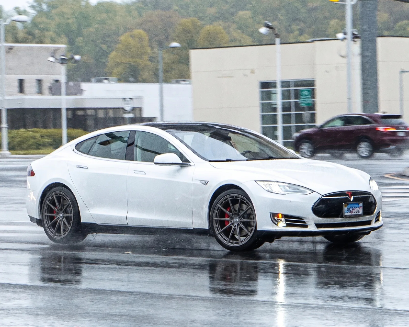 Tesla Model S with Variant Aure wheels in Satin Gunmetal