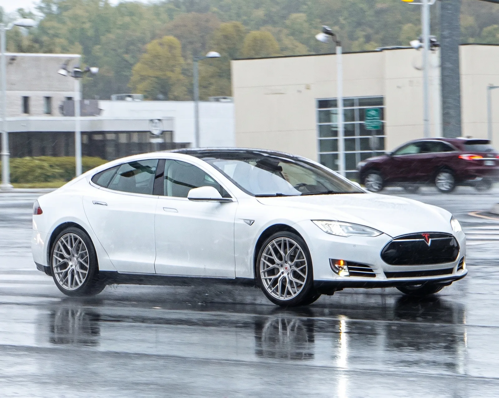 Tesla Model S with Rohana RFX10 wheels in Brushed Titanium
